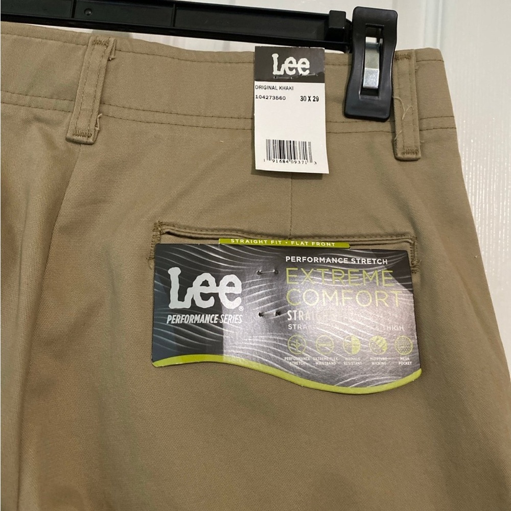 Lee - Picture 9 of 9